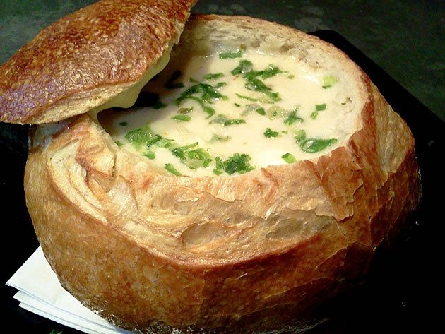 Sopa de palmito servida no pão - Cultura Alternativa