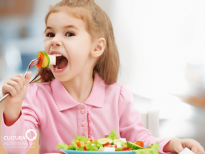 Crianças comendo saudável - Cultura Alternativa