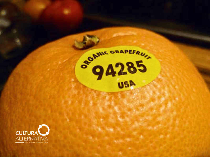Para que servem os adesivos colados em frutas e legumes?